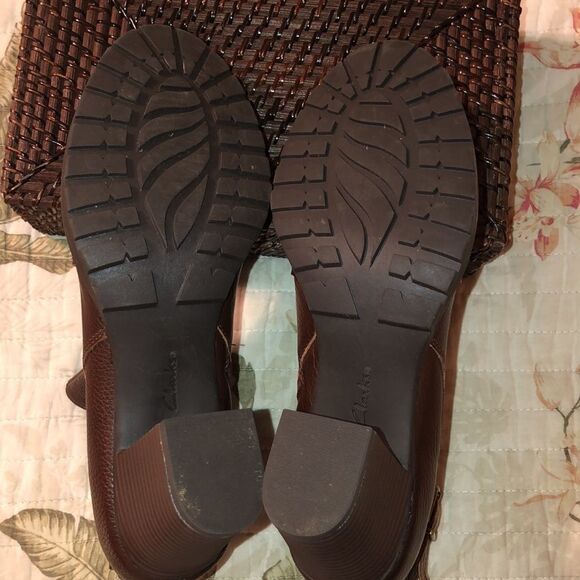 Clarks 9.5 Ultimate Comfort Brown Leather Booties - Picture 8 of 8